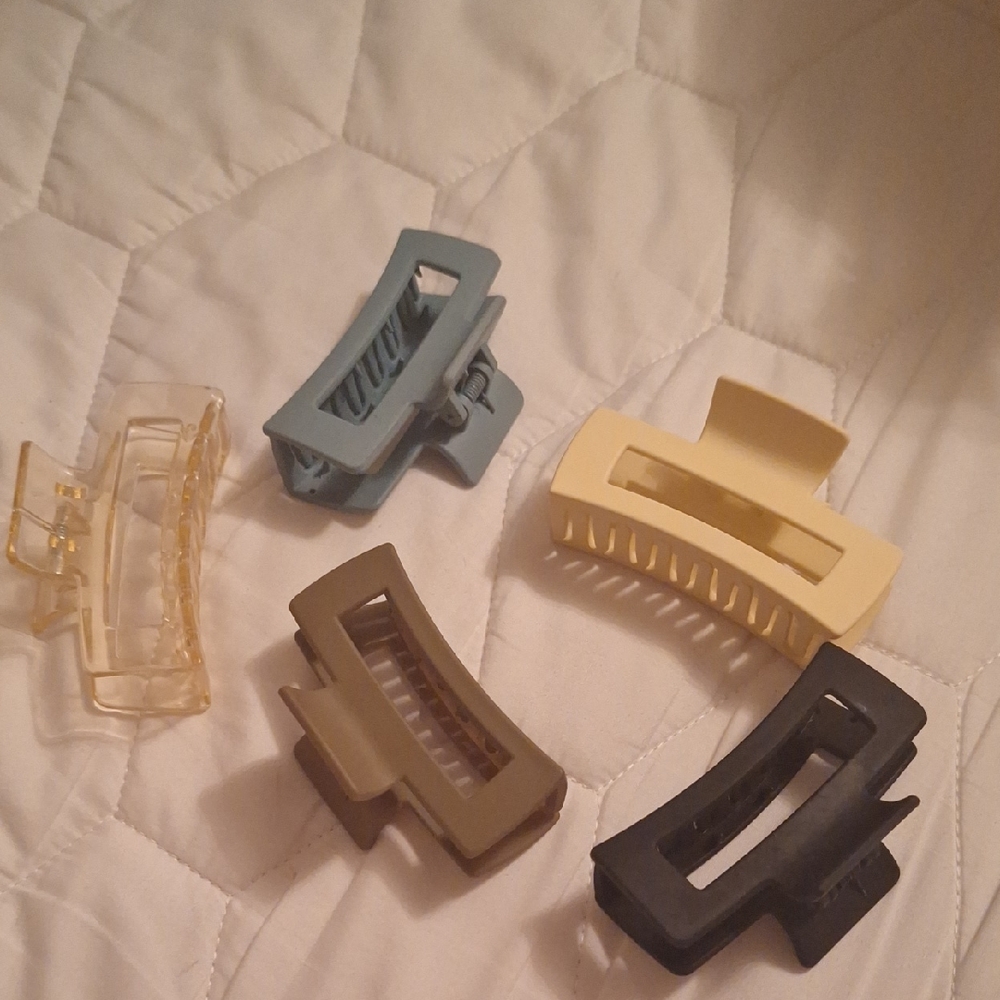 American Eagle Outfitters Hair Claw Clips Set - Yellow, Blue, Black, Brown, Gold